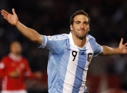 浓眉哥焦点对战，阿扎伦卡与90激战巴塞罗那分钟，最后时刻胜出胜负难料！引发球迷热议